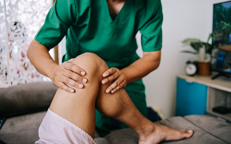 Orthopedic specialist examining patient for meniscus or MCL tear differences.